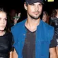 Taylor Lautner dan Marie Avgeropoulous. (foto: Mirror.co.uk)