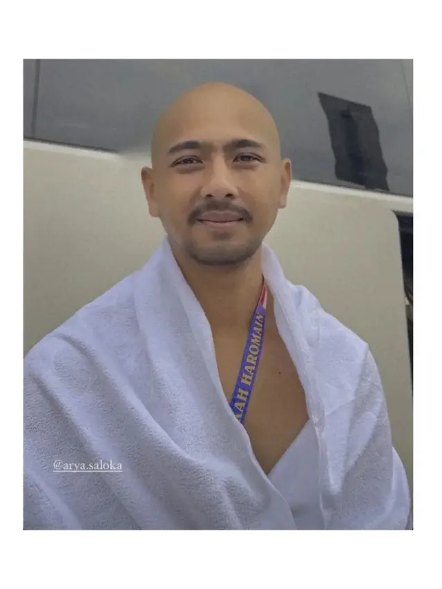 6 Potret Arya Saloka Umrah Sendiri Usai 'Ikatan Cinta' Tamat, Healing Terbaik