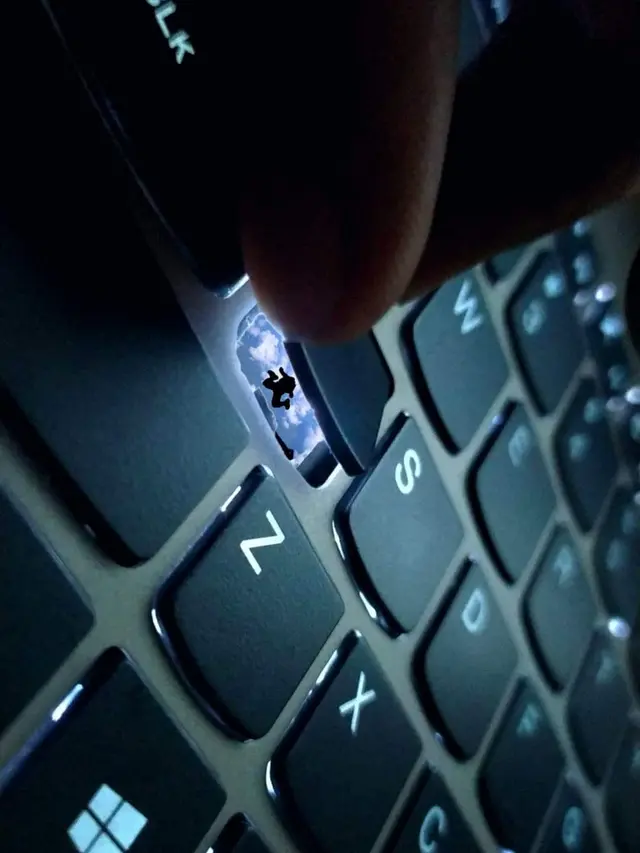 6 Editan Foto Keyboard Rusak ala Netizen Ini Bikin Ngakak