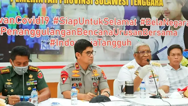 Kapolda Sultra, Brigjen Pol Merdisyam saat merilis maklumat Kapolri, Jumat (20/3/2020). (Liputan6.com/Ahmad Akbar Fua)