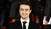 Daniel Radcliffe Sulit Berakting Jika Lihat Bokong Lawan Mainnya