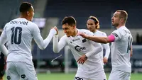 Shayne Pattynama (tengah) merayakan gol bersama rekan-rekannya di Viking (Dok. Viking)