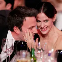 Ben Affleck dan Jennifer Gardner dikabarkan sudah berpisah sejak tahun lalu, namun keduanya kembali terlihat bersama di sebuah restoran di California. (AFP/Bintang.com)