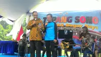 Gubernur DKI Jakarta Anies Baswedan bersama Wali Kota Bogor Bima Arya. (Liputan6.com/Achmad Sudarno)