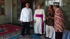  Pelayat terus berdatangan di rumah duka almarhum KH Hasyim Muzadi di kompleks Pondok Pesantren Al-Hikam Malang, Jawa Timur. Diantaranya Pemimpin Keuskupan Gereja Katolik di Malang, Romo Henricus Pidyarto Gunawan 