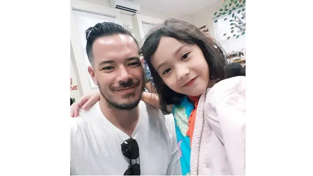 6 Potret Kedekatan Mikha Anak Nafa Urbach dengan Zack Lee Sang Ayah, Kompak