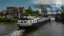 Salah satu cara terbaik untuk mejelajahi kota ini adalah dengan naik kapal menyusuri kanal-kanal. (merdeka.com/Arie Basuki)