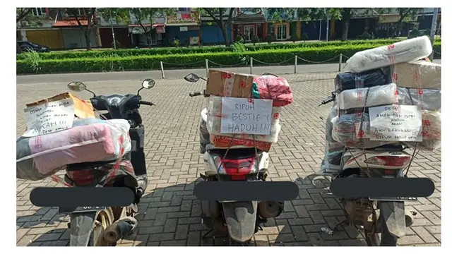 10 Potret Kurir saat Antar Barang Jelang Lebaran Ini Bikin Tepuk Jidat