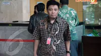 Usai menjalani pemeriksaan Mahfud Suroso tersangka kasus korupsi pembangunan P3SON Hambalang keluar dari dari gedung KPK Jakarta, Selasa (01/04/2014) (Liputan6.com/Helmi Fithriansyah).