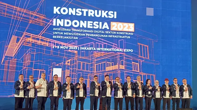 Menteri Koordinator Bidang Perekonomian Airlangga Hartarto membuka puncak kegiatan Konstruksi Indonesia 2023 di Jiexpo Kemayoran, Jakarta, Rabu (1/11/2023).