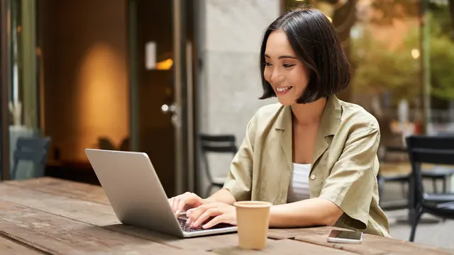 wanita januari percaya diri