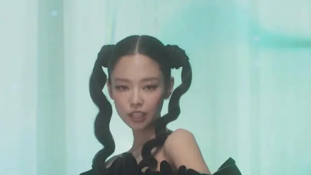 Jennie Blackpink baru saja merilis lagu terbarunya yang berjudul “You and Me