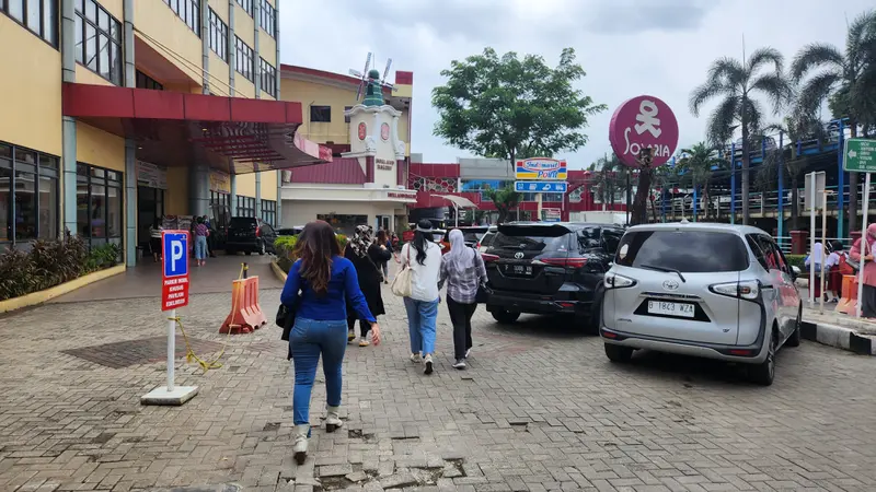 Korban pelecehan seksual mantan rektor Universitas Pancasila, D dan RZ usai menjalani tes psikologi forensik di RS Polri.