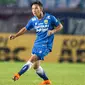 Gelandang Persib, Kim Jeffrey Kurniawan, saat laga Torabika Soccer Championship 2016 melawan Sriwijaya FC di Stadion Si Jalak Harupat, Bandung, Sabtu (30/4/2016). (Bola.com/Vitalis Yogi Trisna)