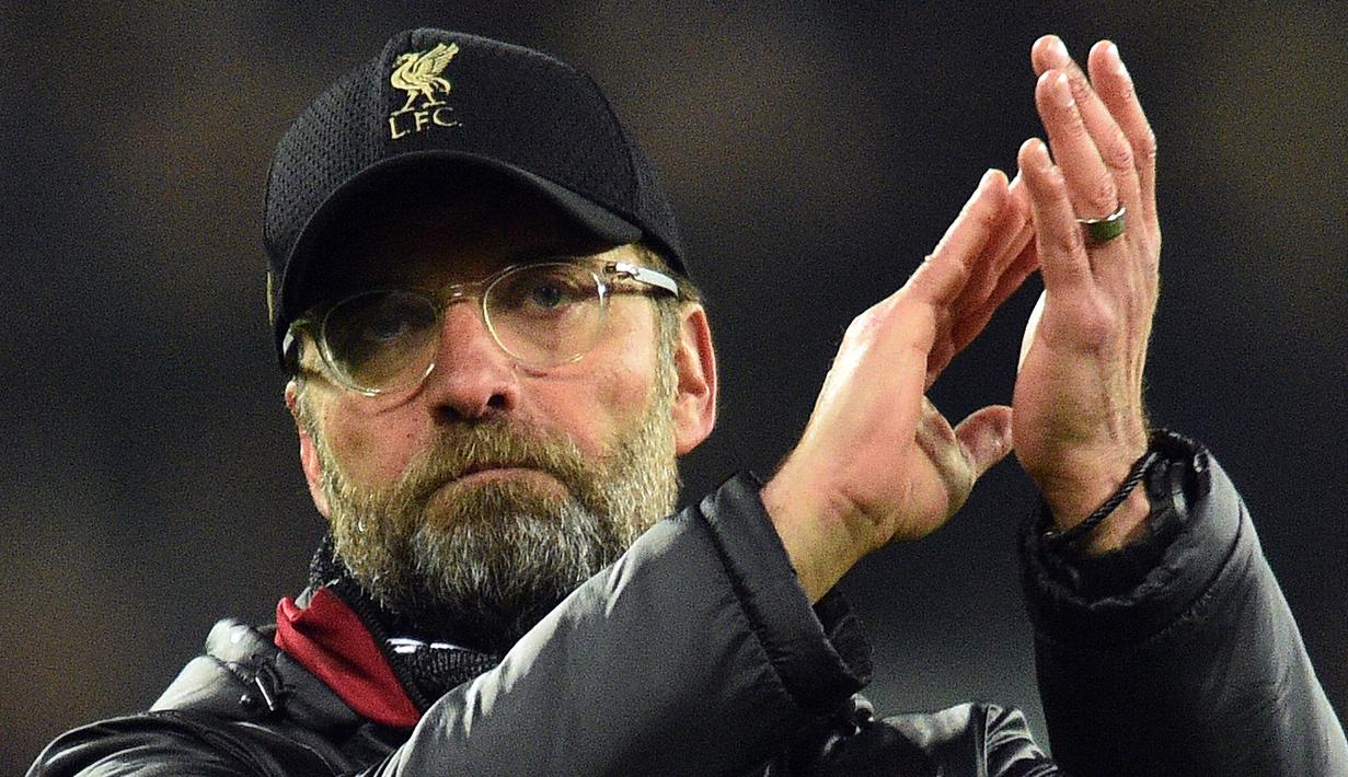 Pelatih Liverpool, Jurgen Klopp bertepuk tangan usai pertandingan melawan West Ham United pada lanjutan Liga Inggris di The London Stadium (4/2). Liverpool bermain imbang 1-1 atas West Ham. (AFP Photo/Glyn Kirk)