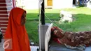 Seorang wanita korban gempa berbaring saat menjalani perawatan di Rumah Sakit Umum Daerah Pidie Jaya, Aceh, Kamis (8/12). Hingga hari kedua pasca gempa bumi, korban di kawasan tersebut mencapai setidaknya 200 jiwa. (Liputan6.com/Angga Yuniar)