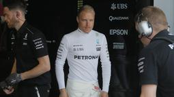 Valtteri Bottas  pebalap Mercedes  membututi rekan setimnya Lewis Hamilton pada urutan ketiga dengan total poin sebanyak 111. Bottas meraih finish pada posisi ketiga di Baku, Azerbaijan.  (AP/Efrem Lukatsky)