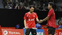 Pasangan Indonesia Mohammad Ahsan dan Angga Pratama saat melawan Pasangan Denmark, Pieler Kolding dan Conrad Petersen pada laga Indonesia Masters 2018 di Istora Senayan, Selasa (23/1/2018). Ahsan/Angga kalah 21-15 21-10.(Bola.com/M Iqbal Ichsan)