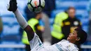 Anak Cristiano Ronaldo, Cristiano Ronaldo Jr melakukan tendangan salto usai pertandingan antara Real Madrid dan Atletico Madrid di stadion Santiago Bernabeu, Madrid (8/4). Anak Ronaldo melakukan tendangan salto meniru sang ayah. (AFP Photo/Gabriel Bouys)