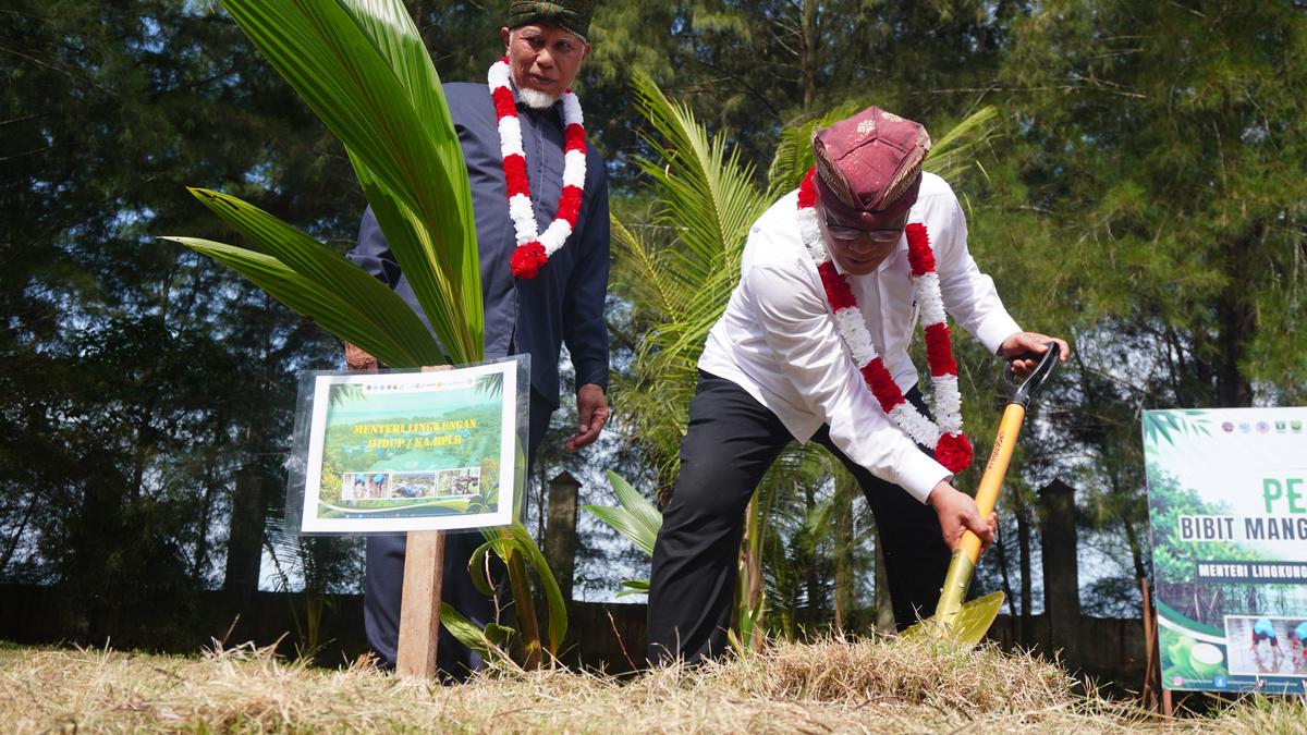Menteri LH Serukan Tobat Ekologis dan Gerakan Tanam Dua Miliar Pohon