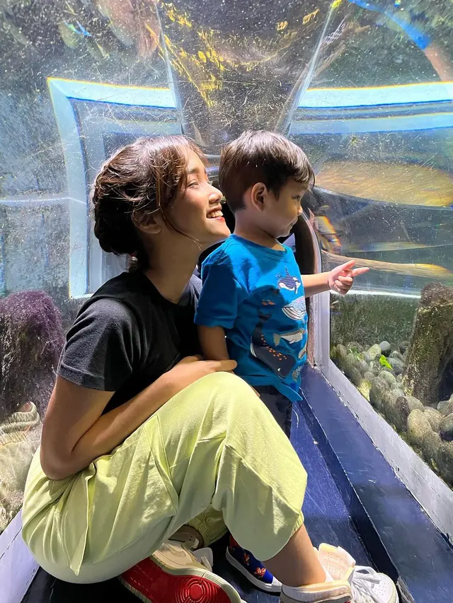Seru Lihat Ikan, Ini 6 Momen Fuji Bersama Gala Sky Jalan-Jalan