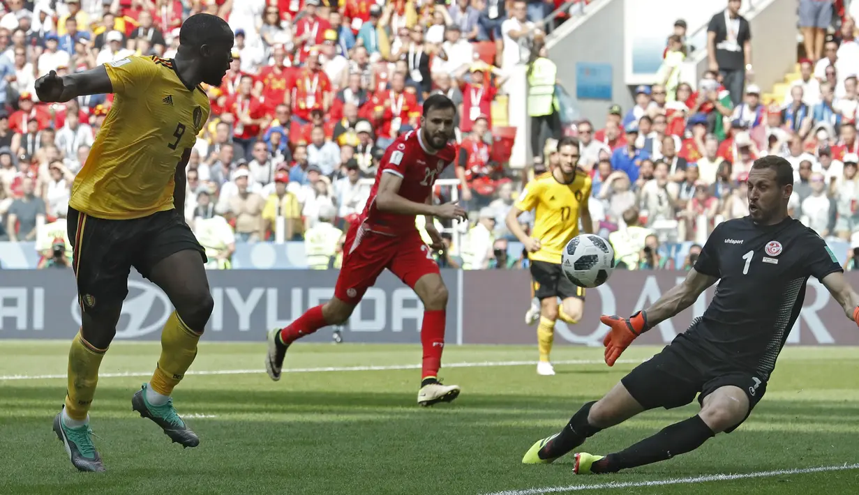 Proses terjadinya gol yang dicetak striker Belgia, Romelu Lukaku, ke gawang Tunisia pada laga grup G Piala Dunia di Stadion Spartak, Moskow, Sabtu (23/6/2018). Belgia menang 5-2 atas Tunisia. (AP/Antonio Calanni)