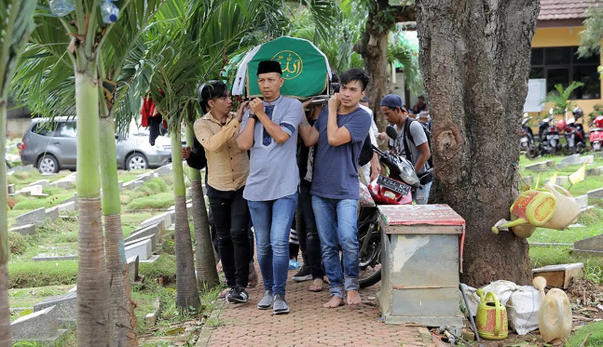 [Bintang] Pemakaman Ayah Enda Ungu