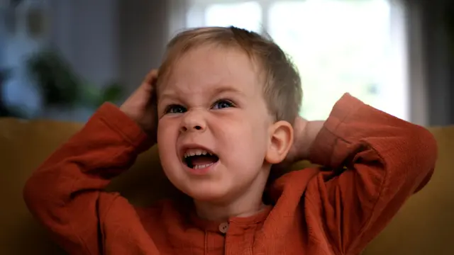 Balita Mudah Menangis dan Marah? Seni Mendengar Bisa Membantu Orangtua Memahaminya