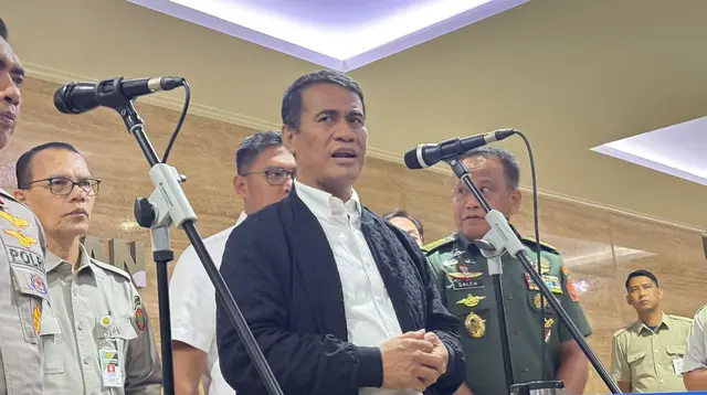 Menteri Pertanian (Mentan) Amran Sulaiman dalam konferensi pers Percepatan Penyerapan gabah/beras, di Kantor Kementan, Senin (10/2/2025). (Liputan6.com/Tira)