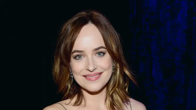 [Bintang] Dakota Johnson