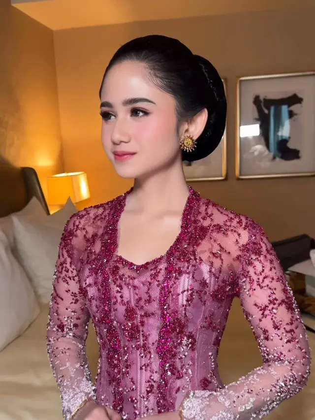 Tissa Biani dan Syifa Hadju di Ngunduh Mantu Al Ghazali dan Alyssa Daguise. [Dok. Kapanlagi/Budy Santoso]