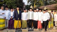 Ketum Partai Golkar Airlangga Hartarto bersama jajarannya usai salat Iduladha. (Hari Ariyanti/Merdeka.com)