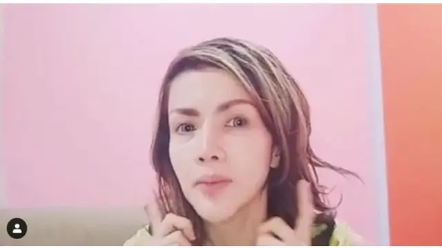 Meski kerap tampil full makeup, Barbie Kumalasari tak segan untuk tampil tanpa makeup.