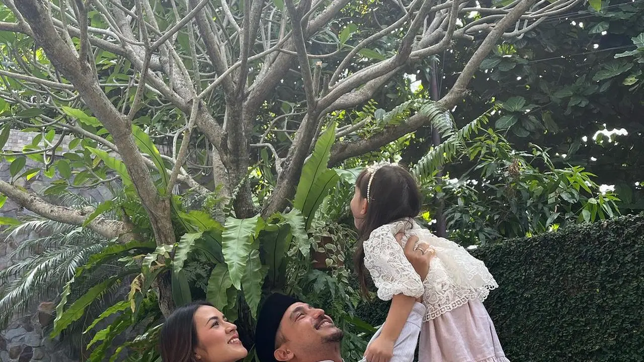 Momen lebaran keluarga Raisa dan Hamish Daud. (Foto: Instagram/raisa6690)