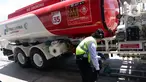 Petugas beraktivitas di Depot Pengisian Pesawat Udara (DPPU) DEO Sorong seusai diresmikan, Sorong, Papua Barat, Kamis (21/11/2019). PT Pertamina (Persero) secara resmi mengoperasikan Depot Pengisian Pesawat Udara (DPPU) DEO Sorong pada hari ini. (Liputan6.com/Herman Zakharia)