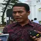 Ditemui usai rapat kabinet, Menteri Pertanian, Amran Sulaiman, angkat bicara soal kasus beras oplosan.