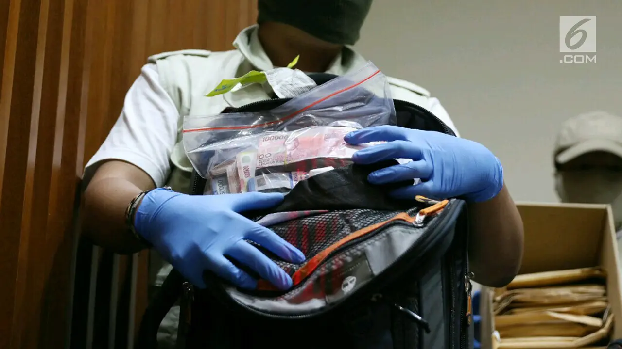 KPK Tunjukkan Barang Bukti dari OTT Pejabat BPK