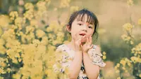 Cara yang tepat untuk memberi pujian yang tepat agar anak merasa dihargai dan tumbuh percaya diri. (Foto: ymyphoto/Pixabay)