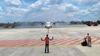 Pesawat penerbangan internasional pertama di Bandara Sultan Syarif Kasim II Pekanbaru sejak pandemi Covid-19. (Liputan6.com/Istimewa)