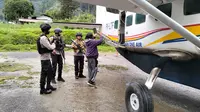 Penampakan pesawat Asia One Air seri PK-LTF yang ditembaki OTK di daerah Distrik Beoga, Kabupaten Puncak, Papua Tengah, Jumat (16/2/2024). (Dok. Istimewa)