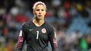Kiper Kanada, Stephanie Labbe, saat tampil melawan Kamerun pada laga Piala Dunia Wanita 2019 di Stadion Mosson, Montpellier, Senin (10/6). (AFP/Pascal Guyot)