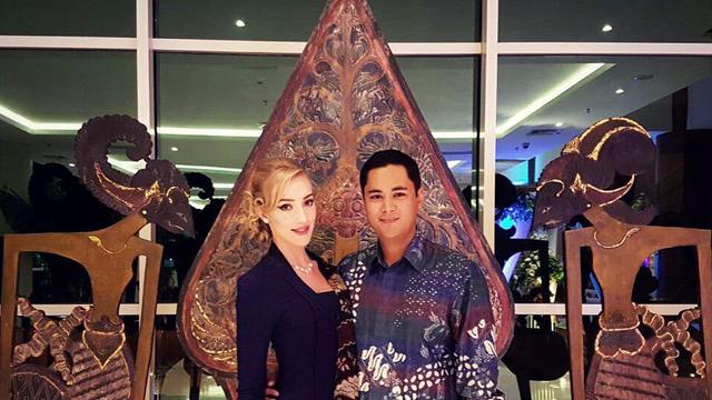 Cantiknya Perempuan Bule Gandengan Cucu Soeharto Dalam Balutan Kebaya News Entertainment Fimela Com
