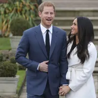 Lalu pada tanggal 20 September, Ratu Elizabeth II sangat mendukung hubungan keduanya dan merasa senang karena Pangeran Harry yang sedang jatuh cinta. (DANIEL LEAL-OLIVAS / AFP)