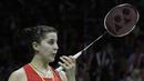 Tunggal putri Spanyol, Carolina Marin, meniup tangannya saat melawan tunggal Korsel pada Indonesia Masters 2019 di Istora Senayan, Jakarta, Kamis (24/1). Marin lolos ke perempat final. (Bola.com/M. Iqbal Ichsan)