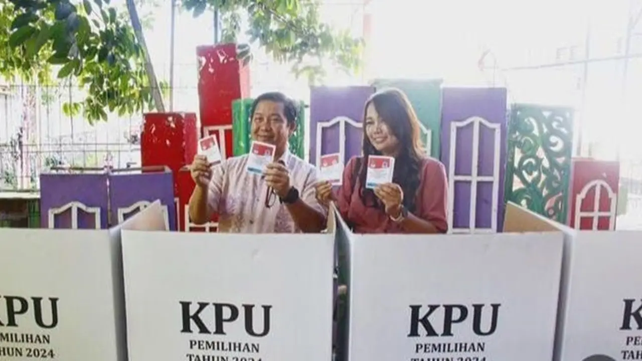 Steven Kandouw dan Istri Nyoblos di TPS 05 Tanjung Batu