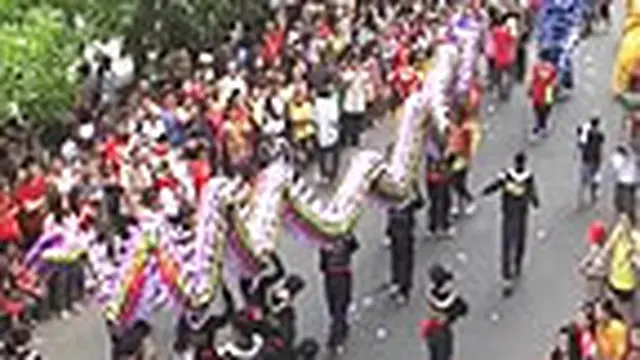 Meriahnya Ritual Patung Dewa Diarak Keliling Kota