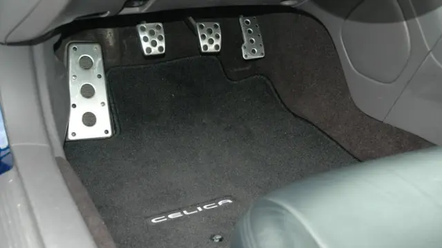Pedal Mobil