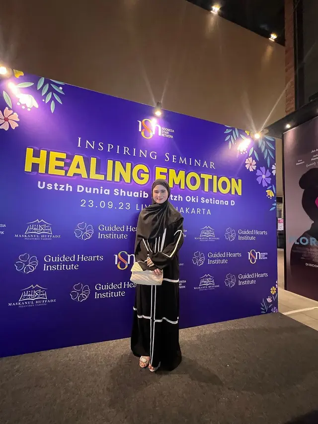 7 Potret Tissa Biani dan Mulan Jameela Hadiri Kajian Ustazah Dunia Shuaib