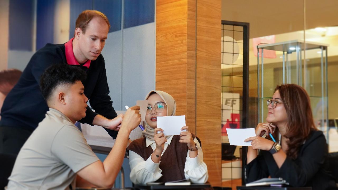 Meninjau Ulang Strategi Pendidikan Bahasa Inggris di Indonesia.  foto: istimew