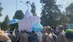 Keranda Khas Gorontalo Antar Rachmat Gobel ke Pusara TMP Kalibata